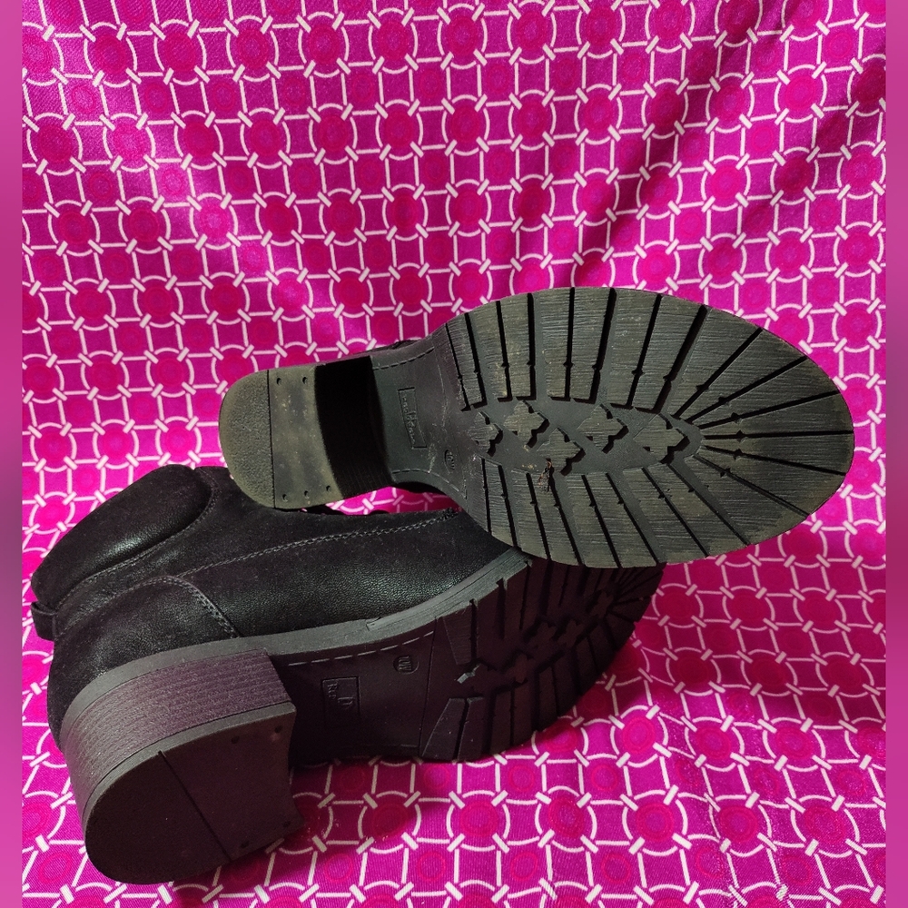 Boots 🥾 - Picture 3 of 5